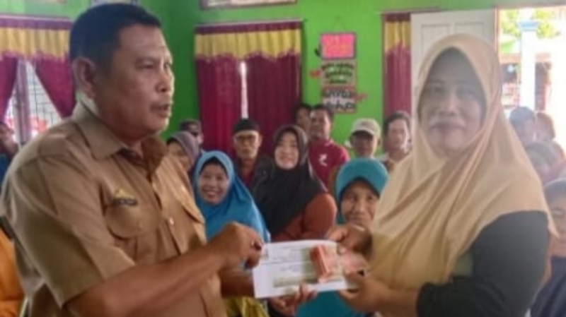 Pekon Marang Salurkan BLT-DD Tahap II, Beri Bantuan Rp900 Ribu untuk 33 KPM