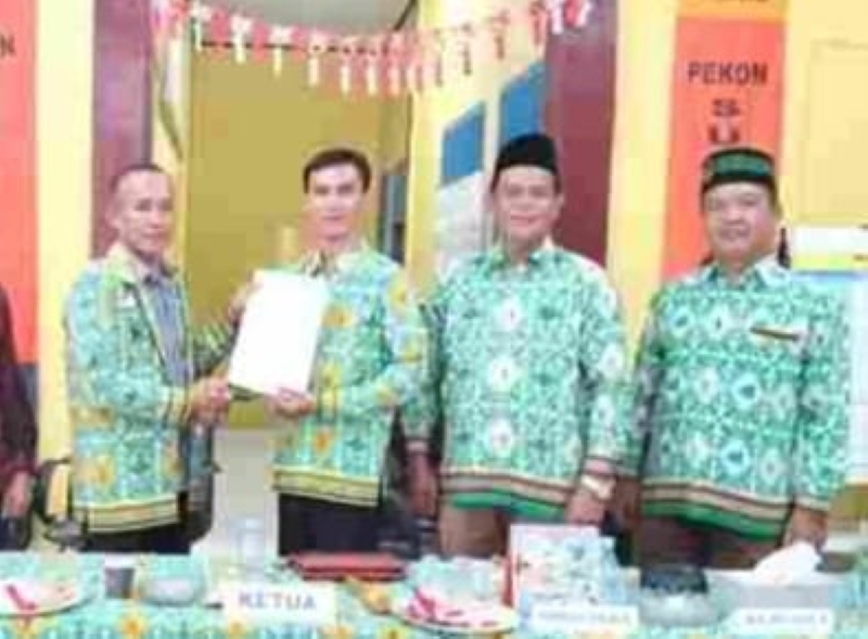 Edison Surya Resmi Dilantik sebagai Pjs Ketua Apdesi Pesisir Barat