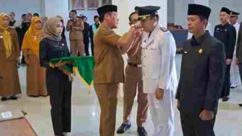 Mutasi Pejabat di Pesibar, Bupati Dedi Irawan Lantik 62 Pejabat Eselon III dan IV