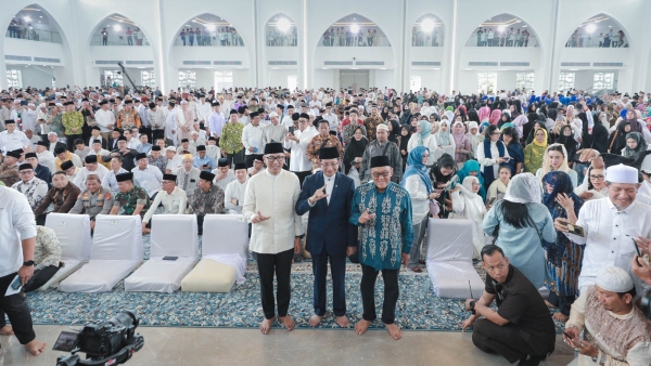 Masjid Raya Al-Bakrie di Lampung Resmi Beroperasi, Tampung 12 Ribu Jemaah dan Gerai UMKM