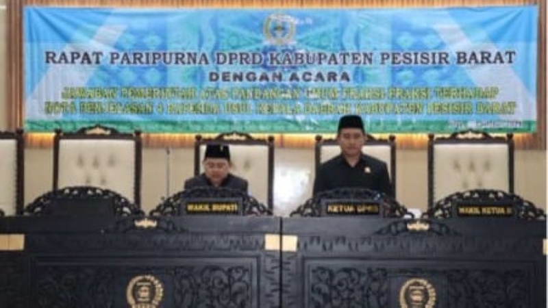 Jawaban Pemerintah atas 4 Raperda Disampaikan dalam Paripurna DPRD Pesibar