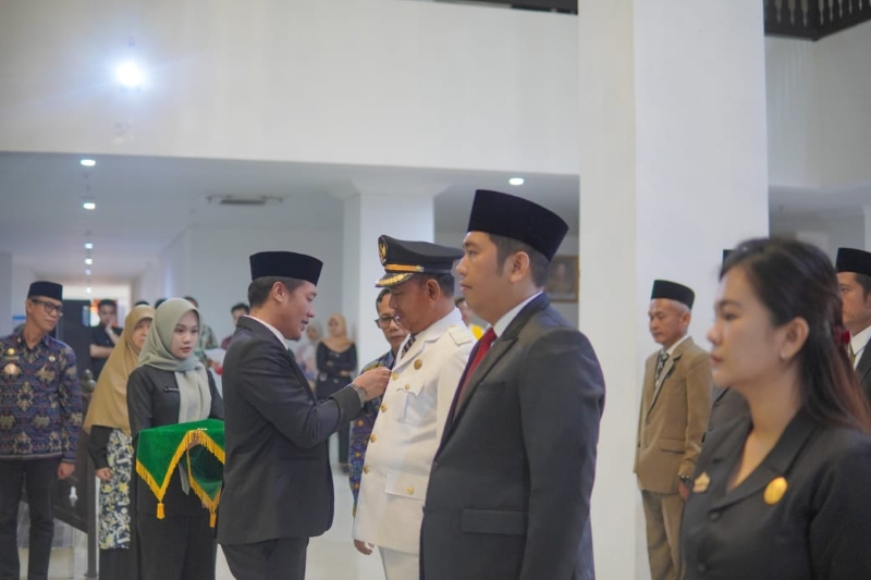 Reformasi Birokrasi, Bupati Dedi Irawan Lantik 21 Pejabat Administrator dan Pengawas Pesibar