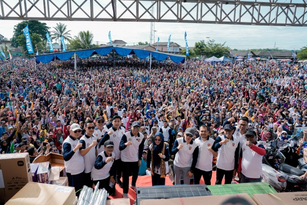 HUT ke-17 Mesuji, Ribuan Warga Jalan Sehat Bareng Gubernur Lampung Mirza