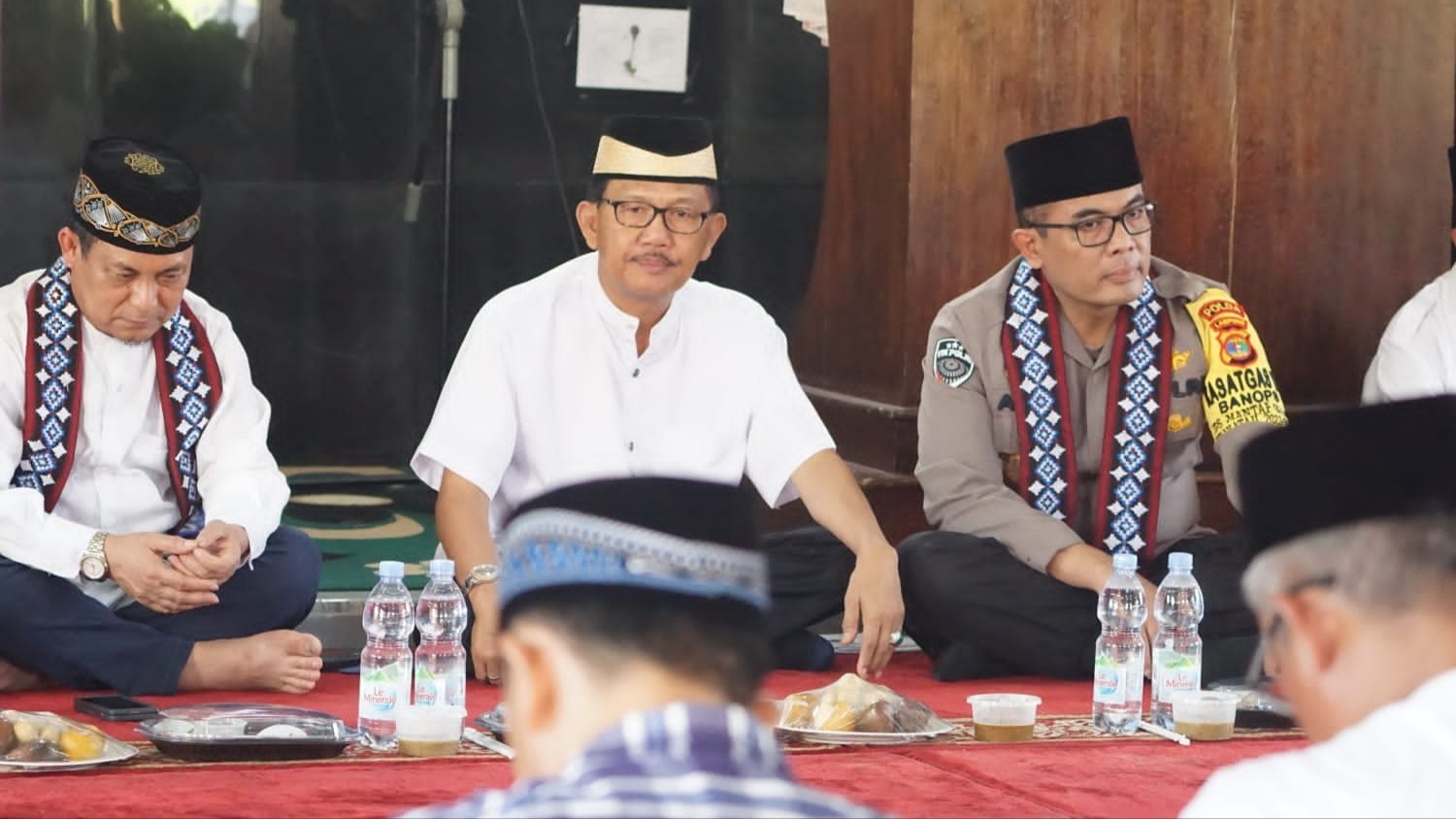 Bupati Pesibar Dorong Kepedulian Sosial dalam Safari Ramadan