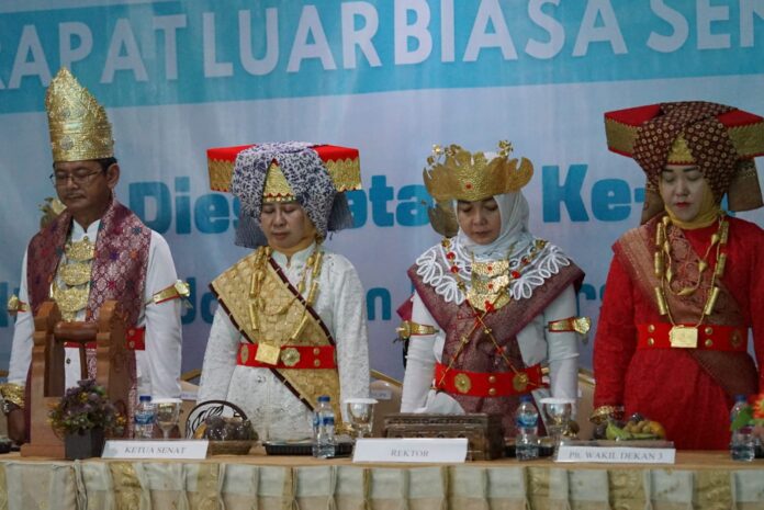 FK Unila Terima Penghargaan Dalam Perayaan Dies Natalis ke-21