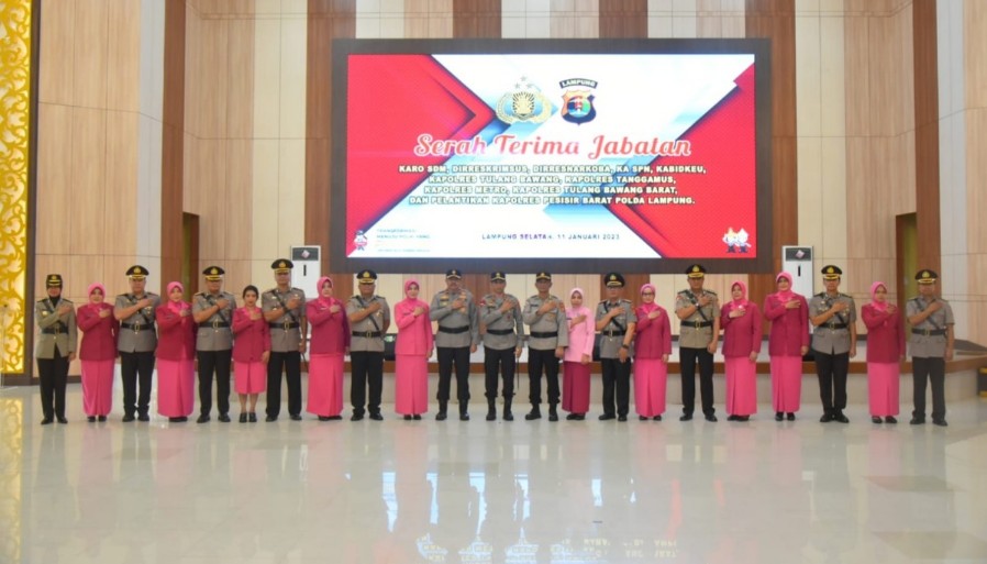 Kapolda Lampung Pimpin Upacara Sertijab, 5 Pejabat Utama dan 5 Pejabat Kapolres