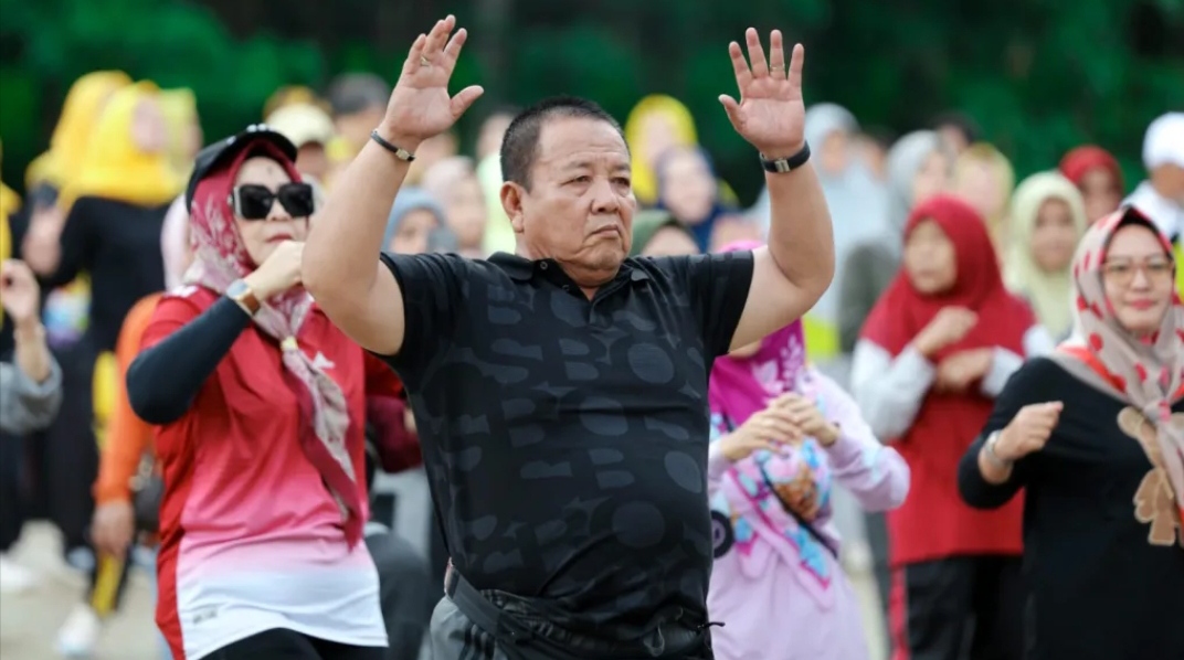 Gubernur Arinal Djunaidi Dan Ibu Riana, Bersama Seluruh Jajaran OPD Pemprov Lampung Senam Bersama