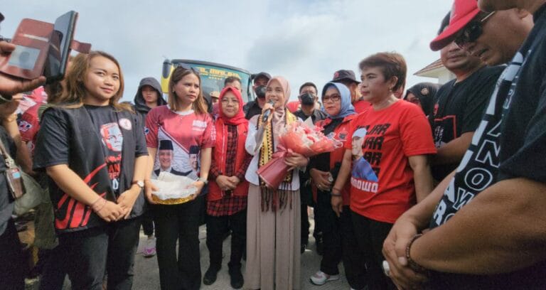 Sekretaris Komisi IV DPRD Lampung Kostiana Sambut Kedatangan Istri Ganjar Pranowo