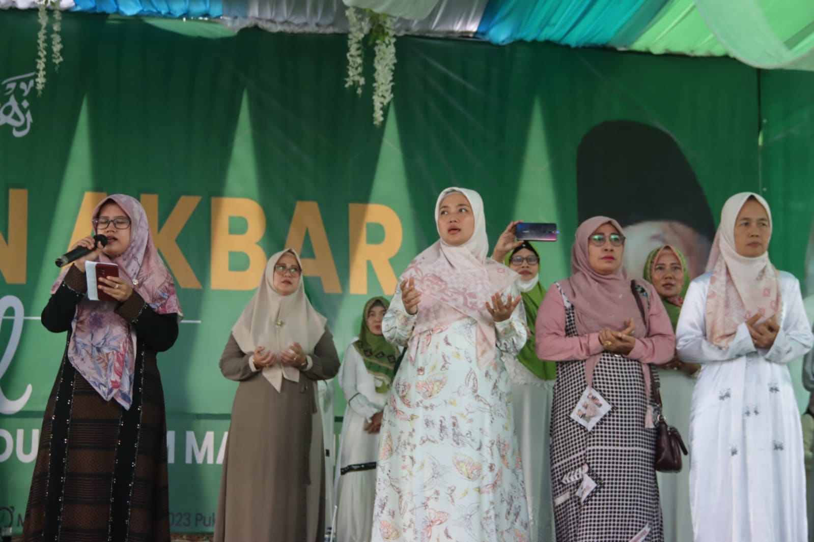 Haul K.H. Maksum dan K.H. Abdul Chalim Maftuhin, di Lapangan Karang Anom Berlangsung Khidmat