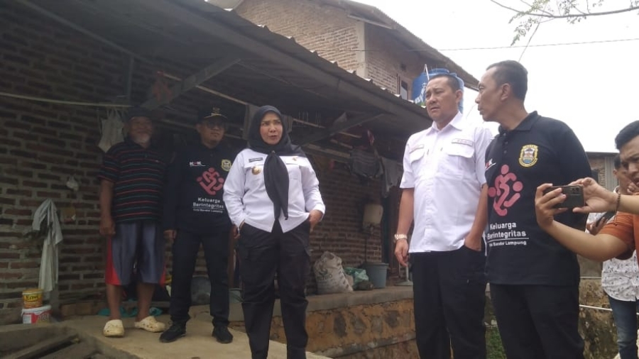 Walikota Bandarlampung Tinjau Langsung Pemasangan Talud