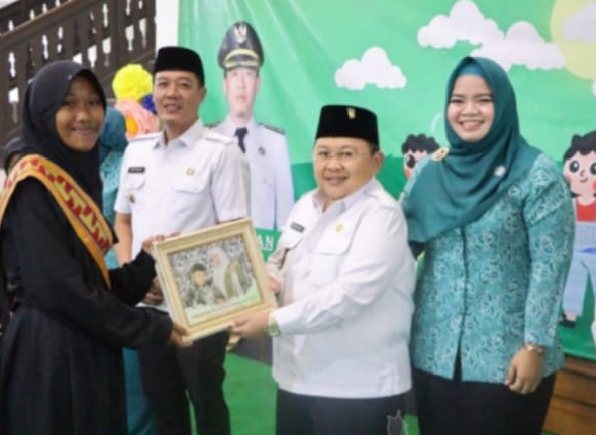 Bupati & Wabup Buka Pentas Seni HDI 2025, Tegaskan Inklusi di Pesisir Barat