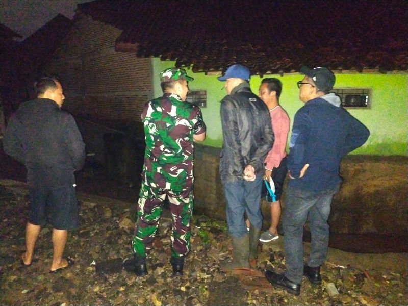 Dandim 0410/Kota Bandar Lampung Meninjau Bencana Banjir Di Wilayah Kota Bandar Lampung