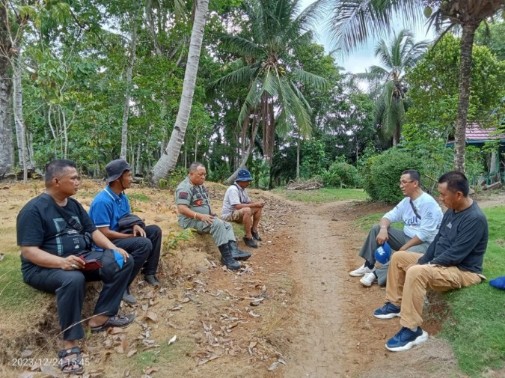 Pj. Sekda Jon Edwar Tinjau Rumah Warga Terdampak Amukan Gajak Di Dusun Way Andop Pekon Marang