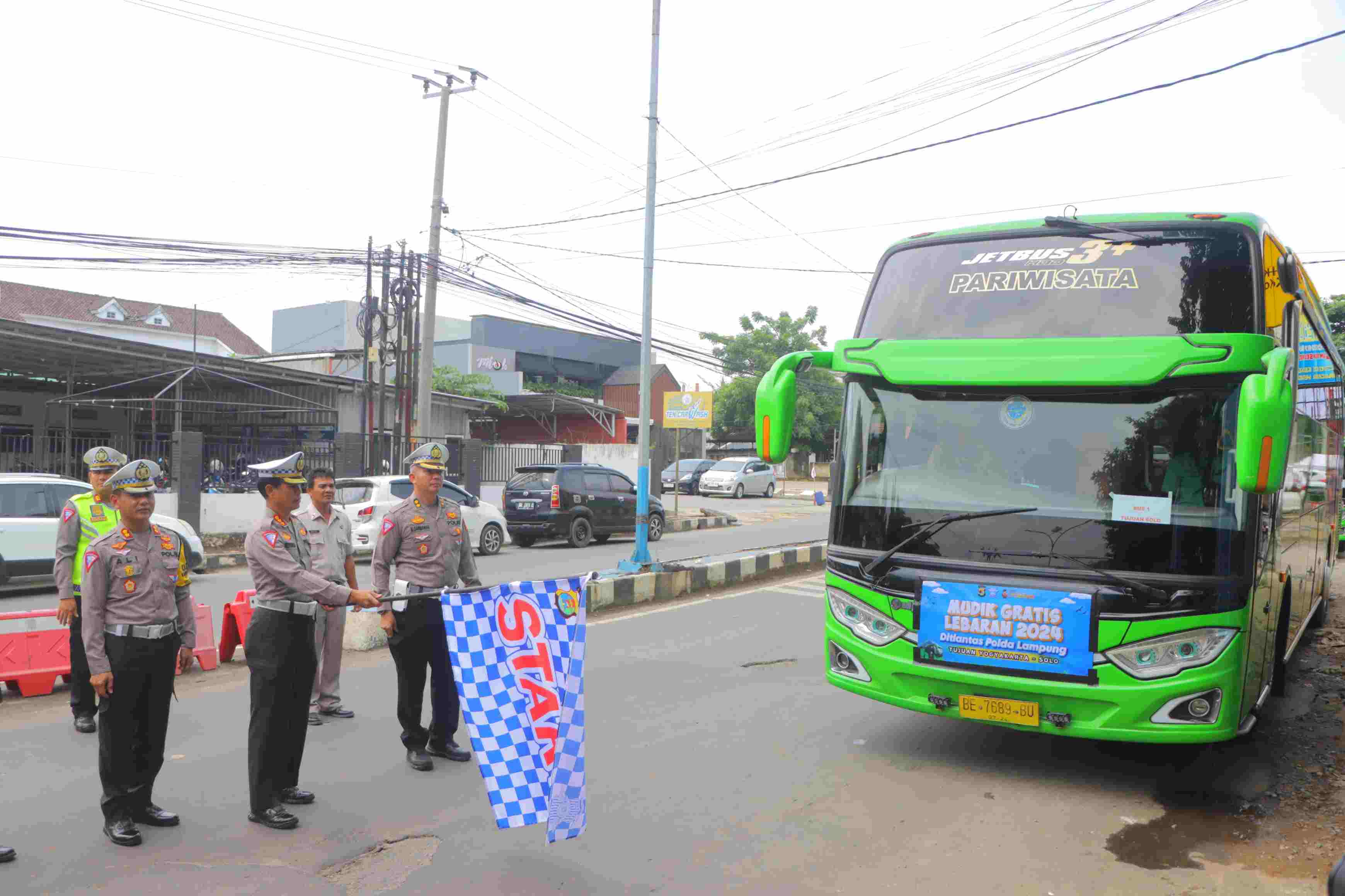 Dirlantas Polda Lampung Lepas Ratusan Pemudik Gratis