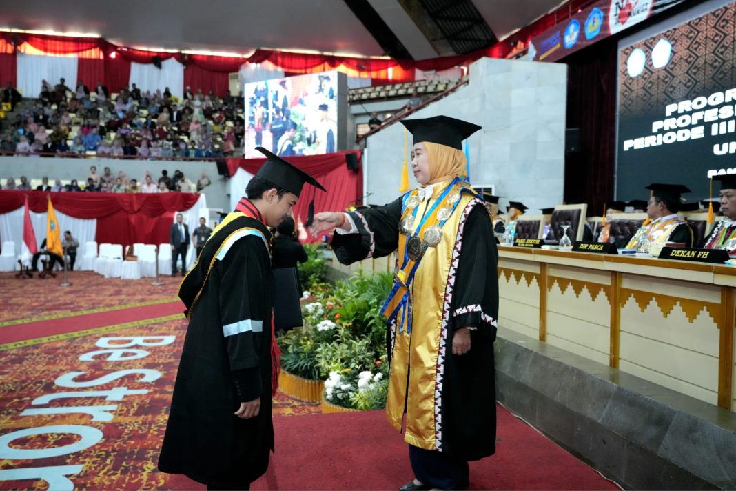 717 Wisudawan Unila Ikuti Prosesi Wisuda Periode Tiga 2024/2025