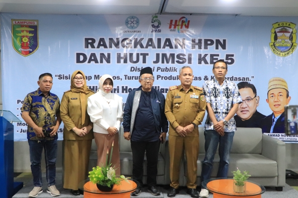 Kadis Kominfotik Lampung Buka Diskusi Publik Bahas Dampak Medsos pada Produktivitas dan Kecerdasan