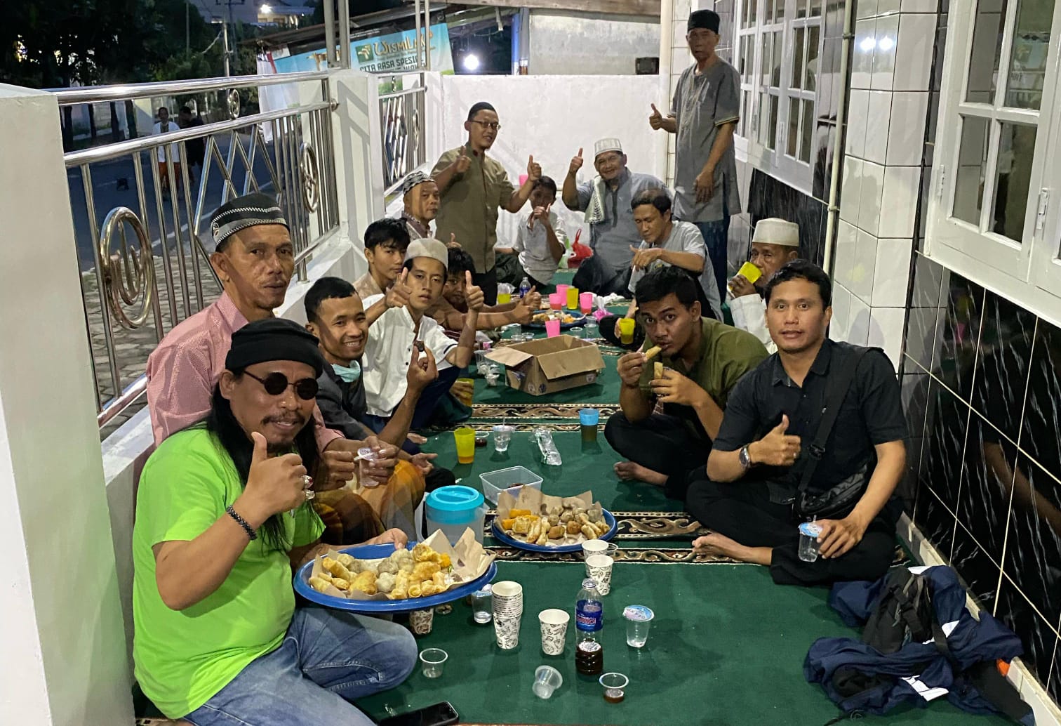 Buka Bersama di Mushola Al Amin Gotong Royong Bandar Lampung, Merajut Silaturahmi dan Kebersamaan