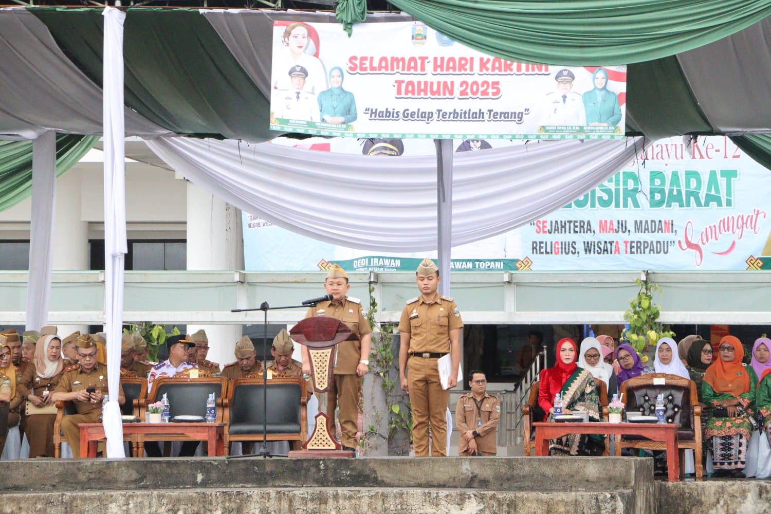 Wabup Pesisir Barat Pimpin Upacara Peringatan Hari Kartini