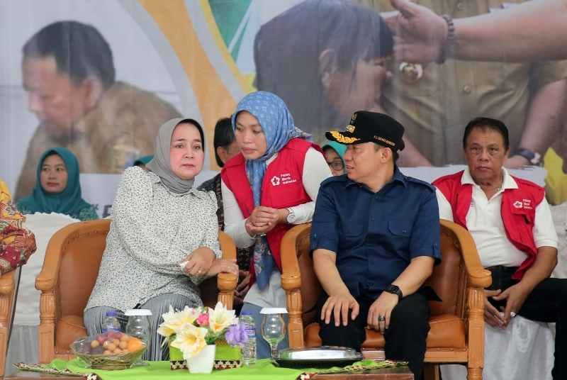 Riana Sari Salurkan Bantuan Sosial untuk Kaum Disabilitas Pringsewu