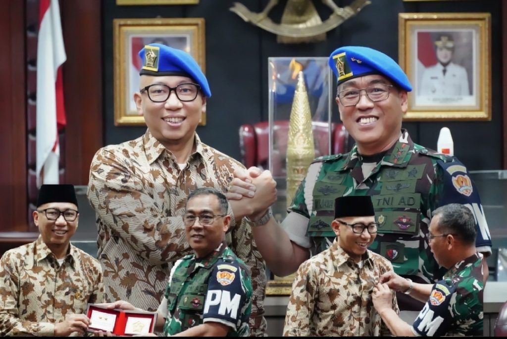 Serahkan Hibah Lahan 4,7 Hektare, Gubernur Lampung Dianugerahi Warga Kehormatan Puspomad