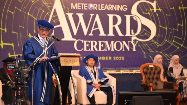 Tokoh Lampung Radep Riyantoro Jadi Anggota Senat Kehormatan Wisuda Open University Malaysia