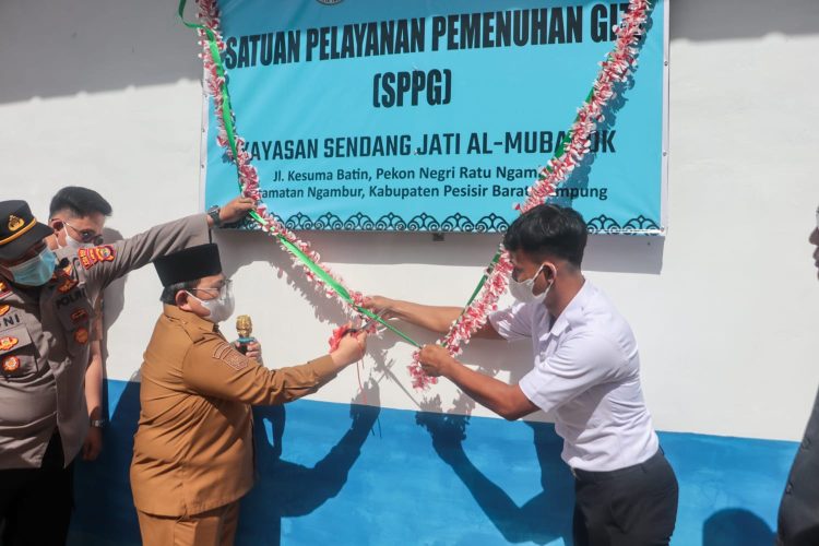 Wabup Irawan Topani Launching Dapur SPPG Ngambur, 1.982 Siswa Terima Makan Bergizi Gratis