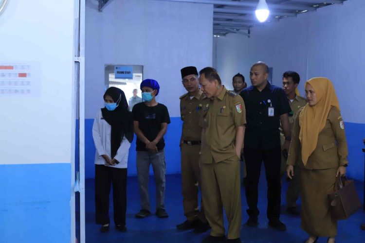 Sidak Dapur MBG, Bupati Tulang Bawang Pastikan Menu Gizi Siswa Sesuai Standar Nasional