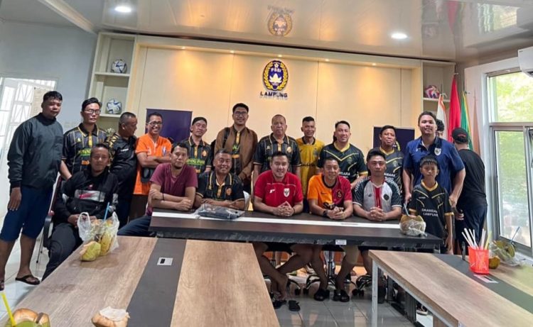Asprov PSSI Lampung Rangkul Suporter Sikambara demi Ciptakan Iklim Sepak Bola Sehat