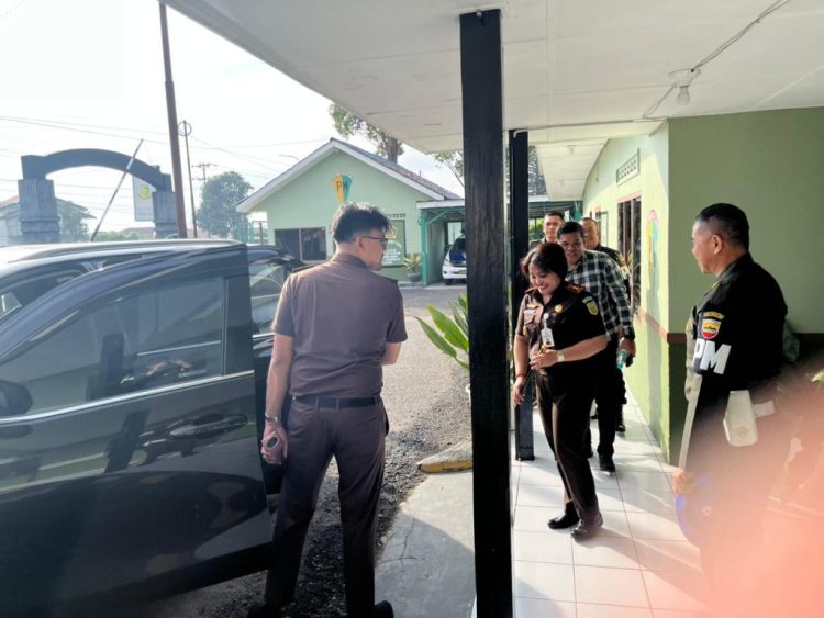 Dansubdenpom Tanah Karo Kapten CPM Agus Setiawan Siap Dukung Kejari Karo dalam Bidang Hukum