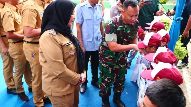 Wali Kota Serahkan Bantuan Perlengkapan Sekolah untuk Siswa SD dan SMP se-Bandar Lampung