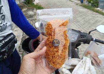 Geliat UMKM Rajabasa, Danu Pasarkan Camilan Homemade Warga Bumi Puspa Kencana