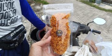 Geliat UMKM Rajabasa, Danu Pasarkan Camilan Homemade Warga Bumi Puspa Kencana