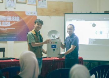 KKN Tematik ITERA Serahkan Alat IoT DIGINESA untuk Dukung Efisiensi Energi di Desa Pesawaran Indah