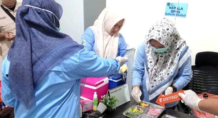 Tim Investigasi Dinkes Kabupaten Lampung Selatan Turun Cepat Cek Sampel MBG di SMPN 2 Kalianda