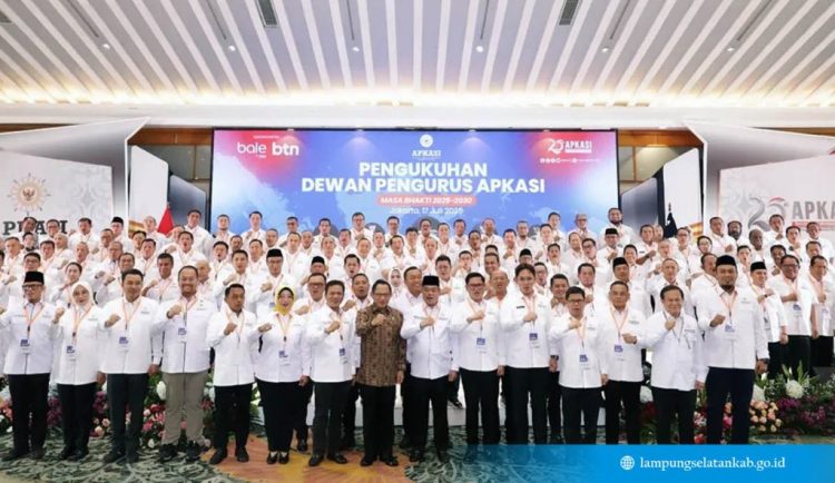 Apkasi Kukuhkan Bupati Egi Sebagai Bendahara Umum, Simbol Peran Generasi Muda Daerah