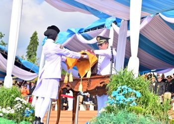 Bupati Egi Pimpin Upacara HUT RI Perdana di Menara Siger Bakauheni