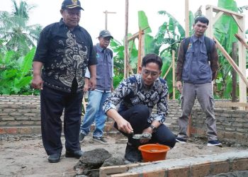 Bupati Egi Salurkan Bantuan Bedah Rumah untuk Warga Palas