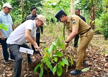 Gunung Rajabasa Dijaga, Kesejahteraan Petani Diperkuat lewat Program Pangan Berbasis Hutan