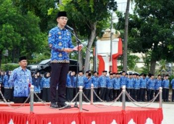 Pimpinan Upacara Bulanan Perdana, Bupati Egi Ajak ASN Kerja Keras, Cerdas, Ikhlas