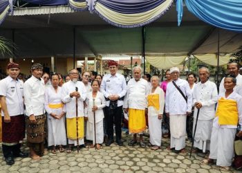 Bupati Egi Hadiri Upacara Melasti di Desa Balinuraga: Wujud Harmoni dan Toleransi Umat Beragama