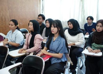 UPA Bahasa Unila Gelar Kelas Duolingo Tingkatkan Kemampuan Bahasa Inggris Mahasiswa