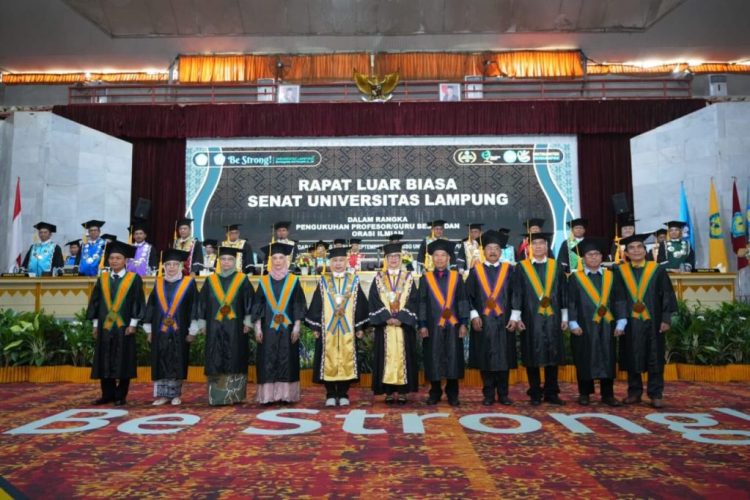 Unila Kukuhkan Sembilan Guru Besar Baru
