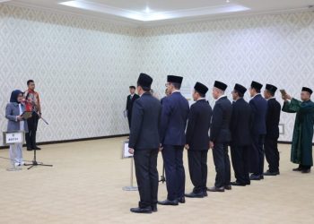 Unila Perkuat Layanan Pendidikan Melalui Pelantikan Tenaga Kependidikan