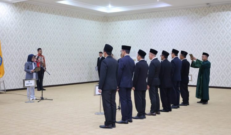 Unila Perkuat Layanan Pendidikan Melalui Pelantikan Tenaga Kependidikan