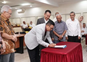 Alumni FEB Unila Dikukuhkan, Edarwan: Bukan Sekadar Formalitas, tapi Titik Nyala Semangat!