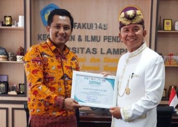 Prodi Bahasa Lampung Unila Libatkan Tokoh Adat dalam Ujian Tesis
