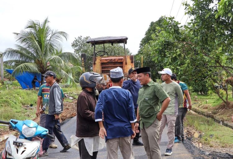 Bupati Pesisir Barat Sidak Pembangunan Jalan Sukabanjar–Pekonmon dan Tinjau Renovasi UGD Puskesmas Ngambur