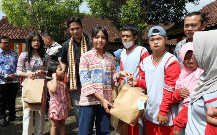 Hangat dan Penuh Cinta, Bupati Lampung Selatan Kunjungi SLB Sidomulyo