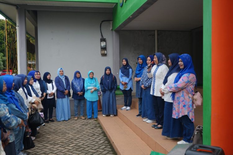 Pererat Silaturahmi, DWP Unila Gelar Pelepasan Peserta Gathering