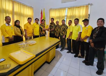 Darlian Pone Kembalikan Formulir Pendaftaran Calon Ketua DPD Partai Golkar Kabupaten Way Kanan